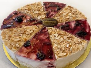 Gateau Glace Amarena & Crunchy Almondes