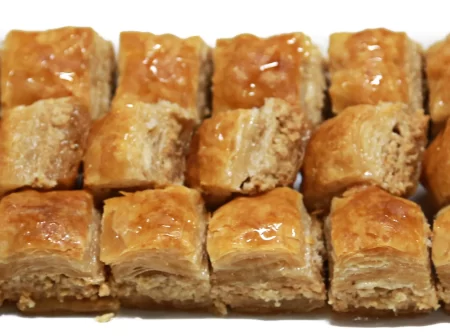Baklawa Pieces Cashew